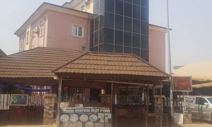 Nnewi Casa | Train Station Bar & Lounge with Lodging