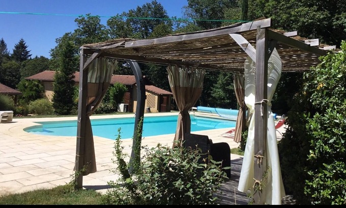 Villefranche-du-Perigord Cabaña | Tranquil, spacious Gite & Apartment for couples to relax and recharge.