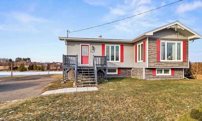 Acadian Peninsula Casa | Tranquil Riverside Cottage with beautiful Sunsets