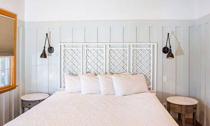 Captiva Hotel | Tranquil 1BR Beach View Cottage Stay w/Kitchen & Porch | Swimming Pools
