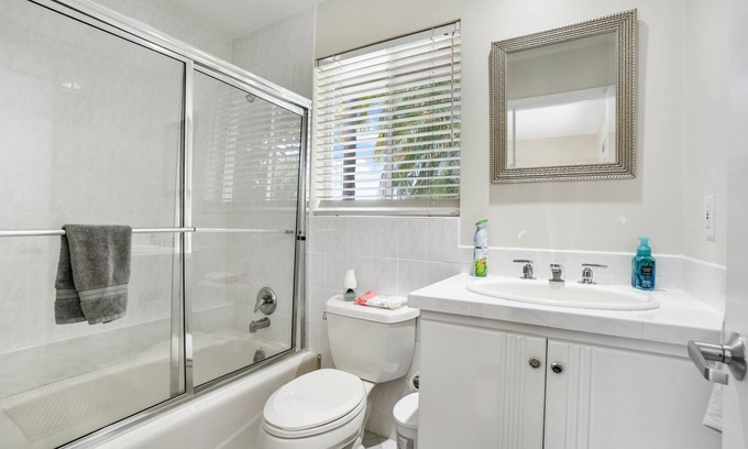 Coral Ridge Isles Casa | Tranquil 2 BDRM Waterfront Escape with Pool
