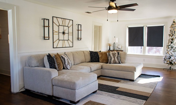 Sayles Blvd. Area Cabaña | Tranquil 2 bed, Full Kitchen, Craftsman Home