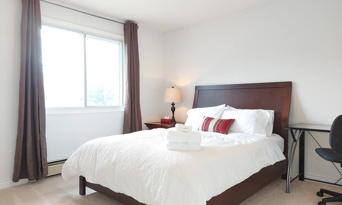 Southeast Kelowna Casa | Tranquil 2-Bedroom Retreat on Serene Acreage