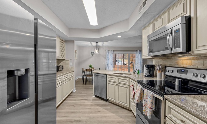 Northwest Raleigh Casa | Tranquil 2-bedroom townhome in Raleigh. Close to shopping and restaurants.