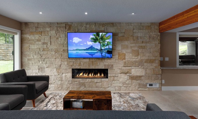 Sandy Casa | Tranquil 2BR Home - Walkout Basement by Cottonwood Canyons with Creek