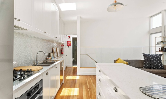 Randwick Apartamento | Tranquil 2BR Unit near Hospitals & UNSW with King Beds, Balcony, and Free WiFi