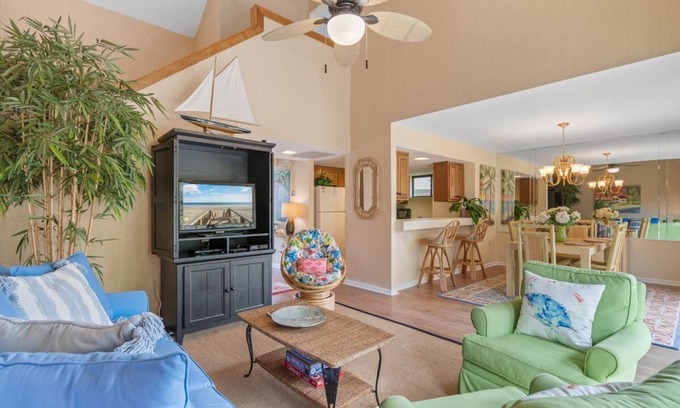 Pawleys Island Villa | Tranquil 2BR Villa near Litchfield Beach