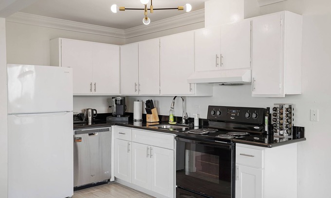 Pacifica Apartamento | Tranquil 2BR with Coastal Mountain Views