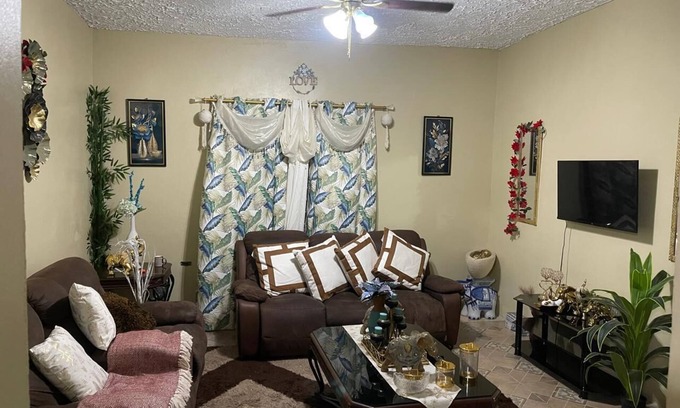 Saint Andrew Apartamento | Tranquil 3-bedroom apartment with WiFi in Kingston