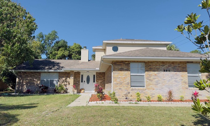 Interchange Square Casa | Tranquil 3-bedroom house with AC in Palm Bay