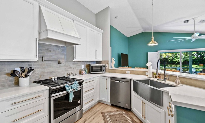Old Jupiter Beach Road Casa | Tranquil 3-bedroom Jupiter, home, less than 2 miles from beach!