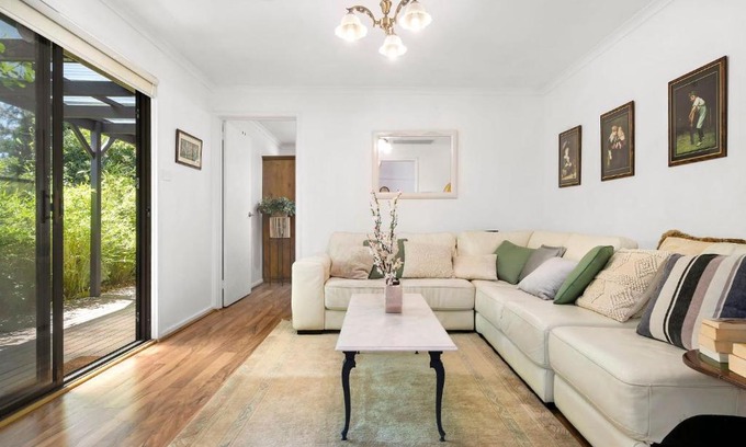 Narrabundah Casa | Tranquil 3 Bedroom Retreat