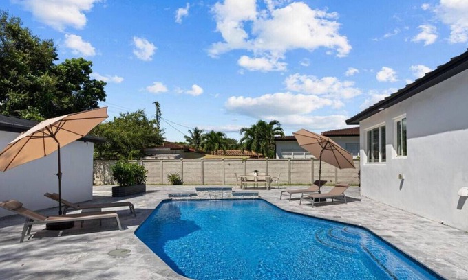 El Portal Casa | Tranquil 3 BR Oasis in El Portal with Pool and BBQ