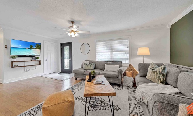 Lake Lorraine Apartamento | Tranquil 3BR Family Home in Shalimar Near Water