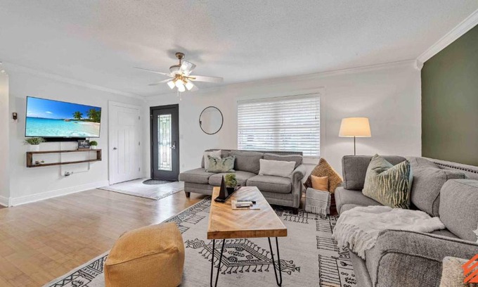 Lake Lorraine Apartamento | Tranquil 3BR Family Home in Shalimar Near Water