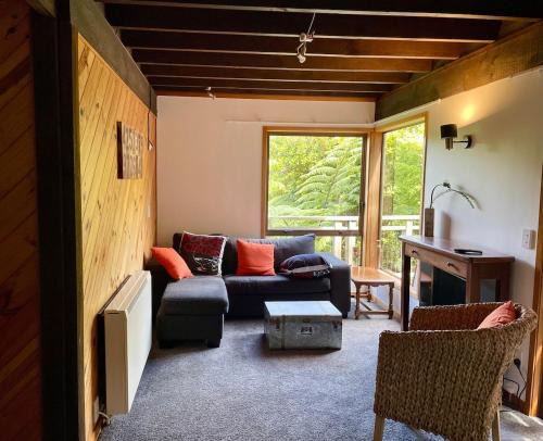 Lower Hutt Apartamento | tranquil 3brms bush cabin