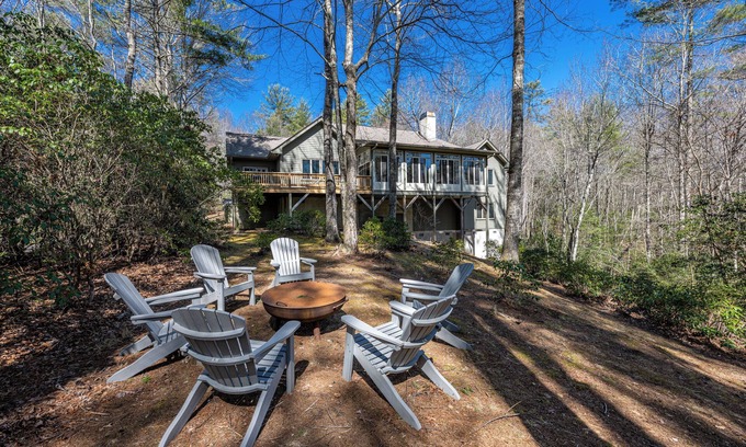 Sapphire Casa | Tranquil 4 Bedroom-Located in Burlingame Country Club