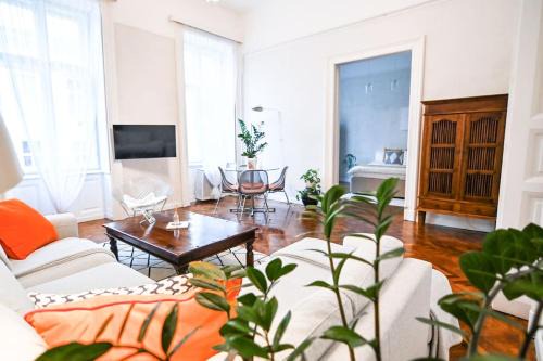 Nepszinhaz negyed Apartamento | Tranquil and Charming One Bedroom Apartment