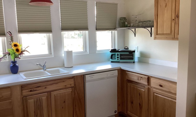 Micanopy Apartamento | Tranquil and private a new waterfront property located directly on Orange Lake