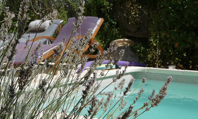 Causses-et-Veyran Apartamento | Tranquilo apartamento con piscina y hermoso jardín.