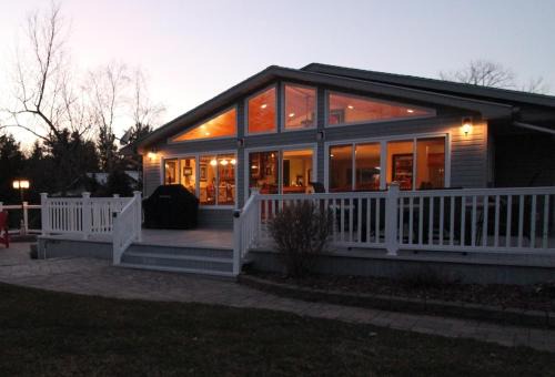 Port Franks Casa | Tranquil Bay Lodge, 3 min walk to sand beach