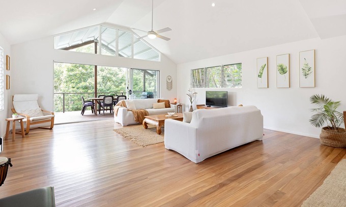 Yaroomba Casa | Tranquil beach retreat, pool, boardwalk, sleeps 8