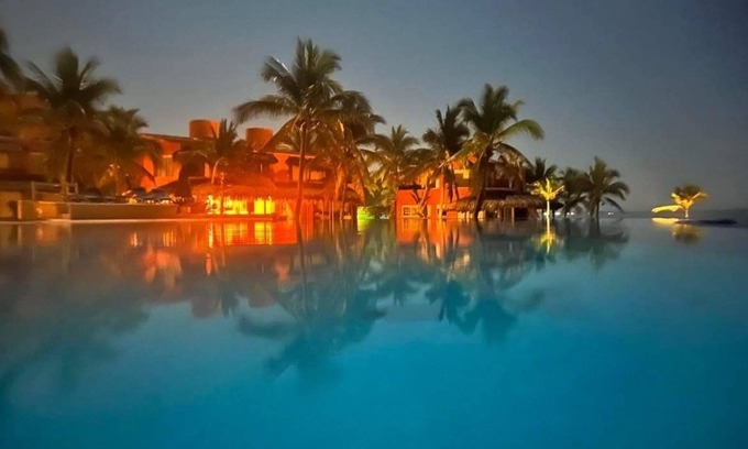 Barra de Potosí Villa | Villa de lujo frente al mar, vistas despejadas al mar, puestas de sol y piscina infinita