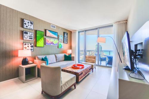 Hollywood South Central Beach Apartamento | Tranquil Beachfront Retreat w Panoramic Views