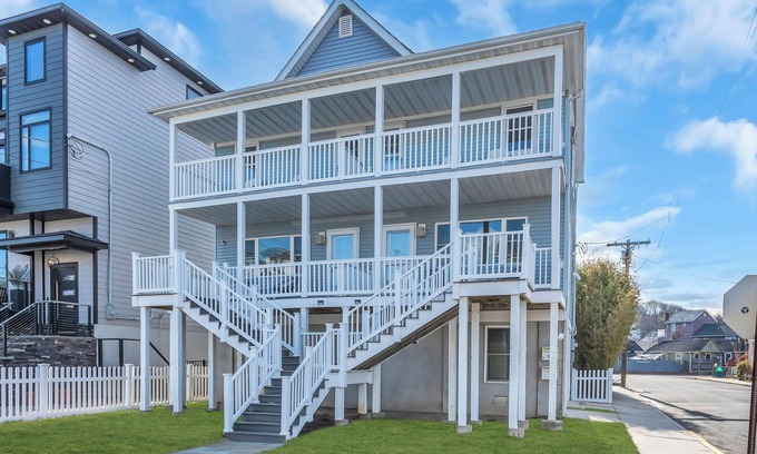 Highlands Casa | Tranquil Blue Coastal Charmer 2 or 4 bedroom Duplex in Highlands, NJ, WATERFRONT