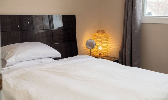 Crescent Heights Casa | Tranquil Bow River Room: Near River's Beauty house