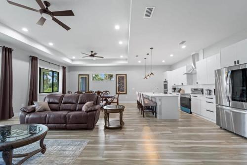 Rotonda Heights Casa | Tranquil Brand New Central Location Lake Front