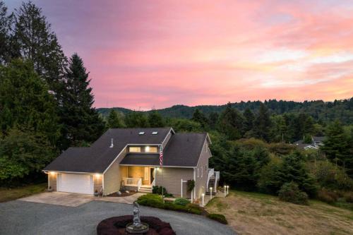 Rockaway Beach Casa | Tranquil By The Pond
