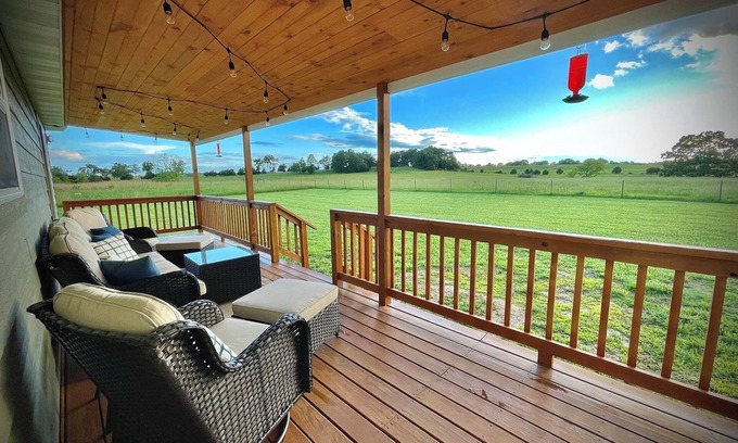 Caulfield Cabina | Tranquil Cabin on 71/acre cattle farm—near Cloud 9 ranch and Ozark rivers!