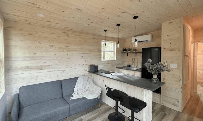 Winona Cabina | Tranquil Cabins 1 bedroom - Tranquil Cabins private 1 bedroom with Queen Bed and Twin Futon