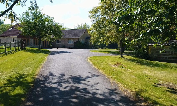 Langport Casa | Tranquil, converted barn annex, spectacular gardens