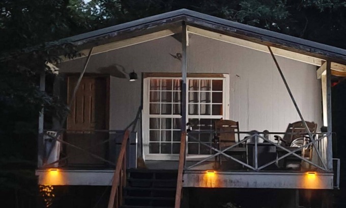 Canton Cabaña | Tranquil Cottage 10 mins from Downtown Canton