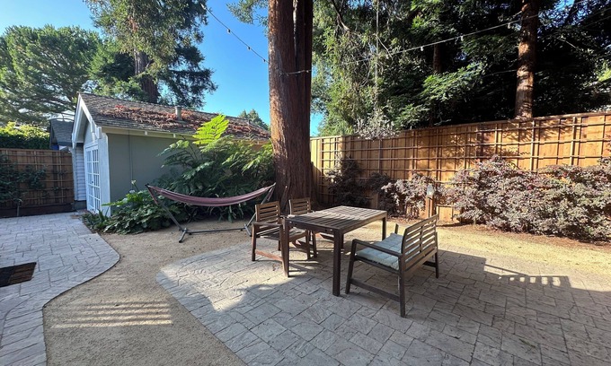 The Willows Cabaña | Tranquil cottage with WiFi in charming Palo Alto