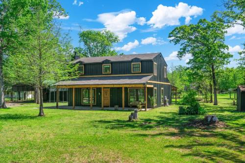 Greenville Casa | Tranquil Country Escape 4 Bedrooms Pond Firepit