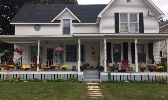 Greenwich Casa | Tranquil Country Home with Small Town Charm