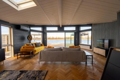 Frognall Casa | Tranquil Cove Spa Lodge