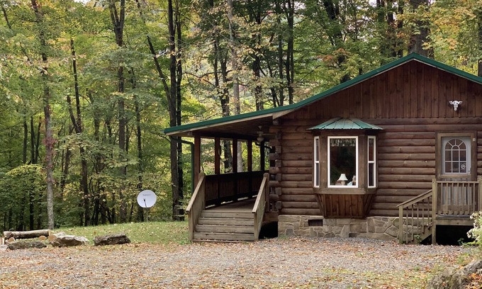 Bryson City Cabina | Tranquil Creek - Romantic hideaway/waterfall/creek cabin