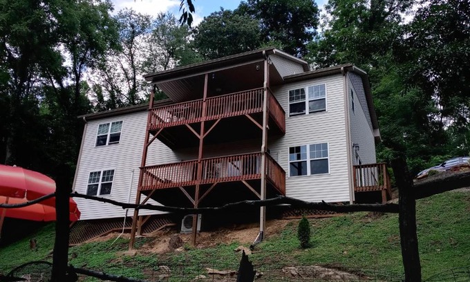 Haywood County Casa | Tranquil Creekside Mountain View Getaway