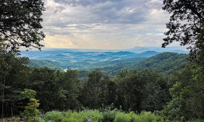 Ranger Cabina | Tranquil Escape: Hot Tub, Scenic Views, Family Fun