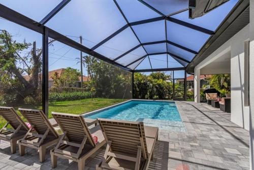 Trafalgar Casa | Tranquil Escape Modern Pool Home