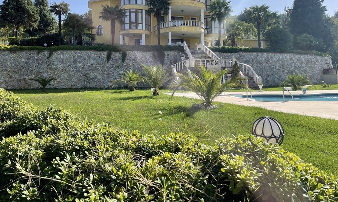 Altinova Casa | Tranquil Escape; Spacious Farmhouse in Yalova