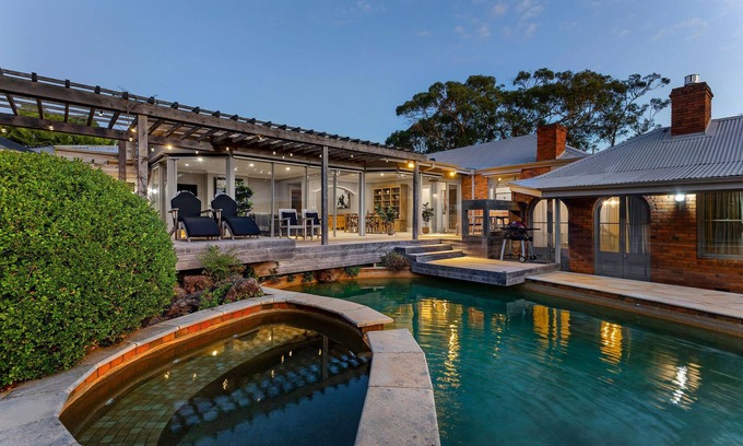 Mount Eliza Casa | Tranquil Estate | Pool, Hot Tub & Gardens