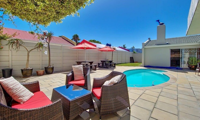 Blouberg Rise Apartamento | Tranquil Family Escape: Pool, Balcony