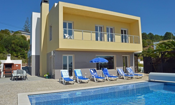 Foz do Arelho Villa | Tranquila villa familiar con preciosas vistas al mar, fácil paseo al centro y a la playa