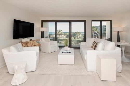 Litchfield by the Sea Casa | Tranquil Getaway 2BR Ocean Views Onsite Amenities