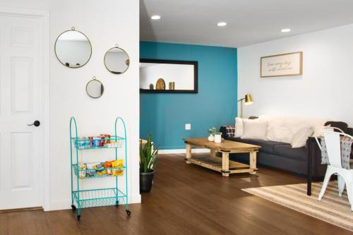Valley Village Casa | Tranquil Getaway Retreat Sleeps 8 Guest Home